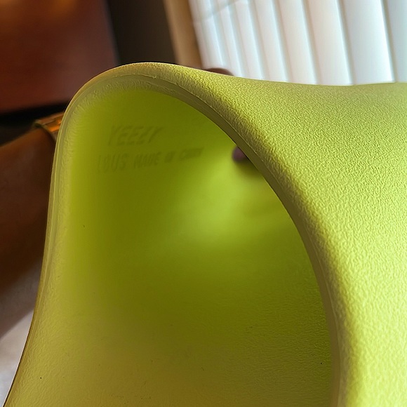 Yezzy Slide Glow Green size 10 (men) - Picture 3 of 6